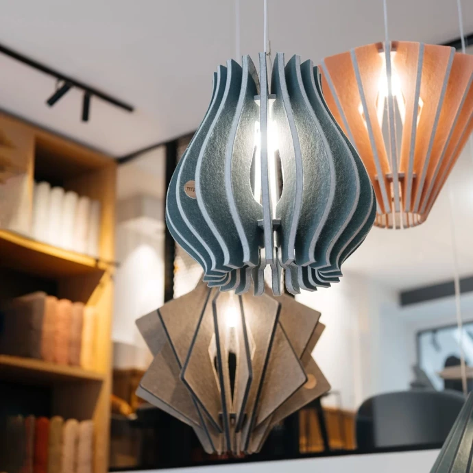 Lustres et luminaires en feutre acoustique suspendus auplafond