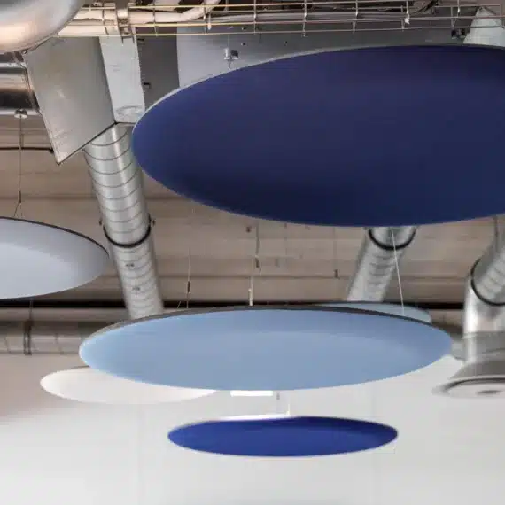 Panneau acoustique bleu rond suspendu au plafond